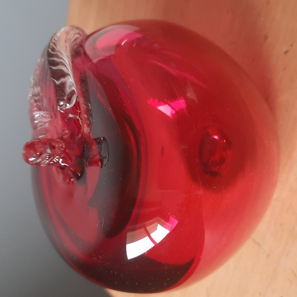 Rosi cranberry glass apple with crystal stem and leaf paperweight